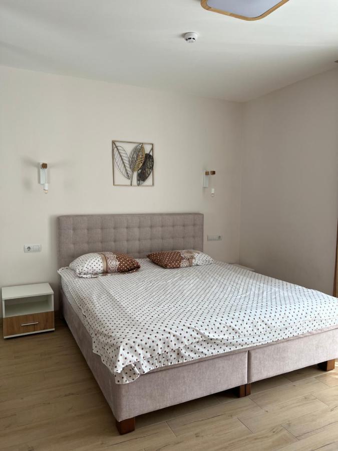 Жк «Сонячний Квартал» Apartment โซโลไชน์ ภายนอก รูปภาพ