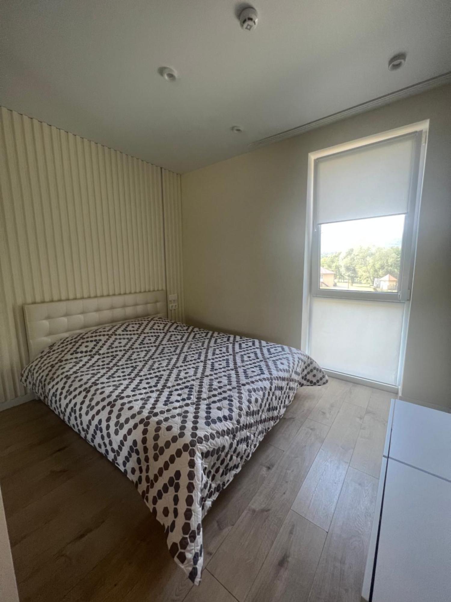 Жк «Сонячний Квартал» Apartment โซโลไชน์ ภายนอก รูปภาพ