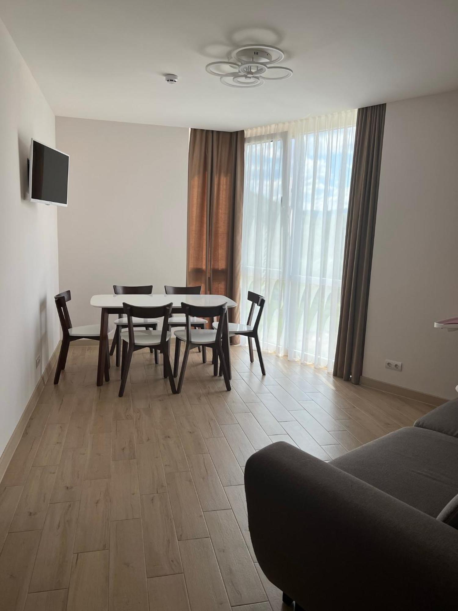 Жк «Сонячний Квартал» Apartment โซโลไชน์ ภายนอก รูปภาพ
